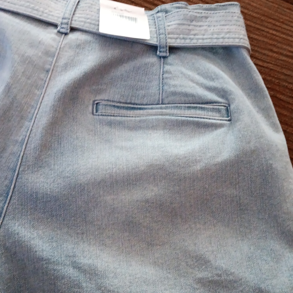 NWT Gloria Vanderbilt Denim Vacation Shorts In Saltmarsh Rinse■ Size 6 - Picture 8 of 14